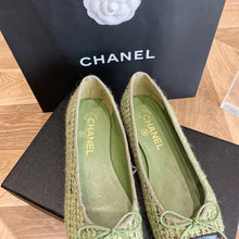 Load image into Gallery viewer, CHANEL FLATS 1
