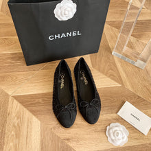 Load image into Gallery viewer, CHANEL FLATS 2
