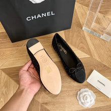 Load image into Gallery viewer, CHANEL FLATS 2
