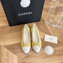 Load image into Gallery viewer, CHANEL FLATS 4
