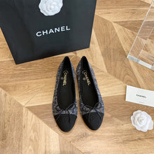 Load image into Gallery viewer, CHANEL FLATS 5
