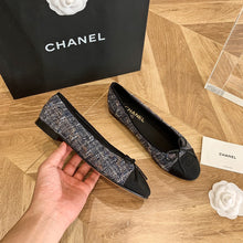 Load image into Gallery viewer, CHANEL FLATS 5
