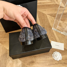 Load image into Gallery viewer, CHANEL FLATS 5
