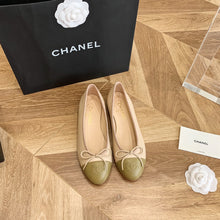 Load image into Gallery viewer, CHANEL FLATS 6
