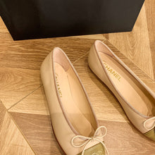 Load image into Gallery viewer, CHANEL FLATS 6
