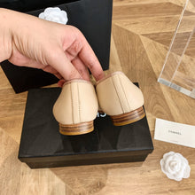 Load image into Gallery viewer, CHANEL FLATS 6
