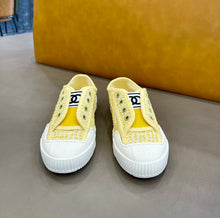 Load image into Gallery viewer, CHANEL FLATS 10
