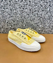 Load image into Gallery viewer, CHANEL FLATS 10
