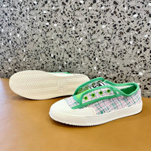 Load image into Gallery viewer, CHANEL FLATS 11
