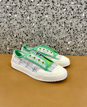 Load image into Gallery viewer, CHANEL FLATS 11
