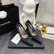 Load image into Gallery viewer, CHANEL HIGH HEELS 11
