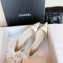 Load image into Gallery viewer, CHANEL FLATS 17
