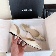 Load image into Gallery viewer, CHANEL FLATS 17

