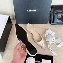 Load image into Gallery viewer, CHANEL FLATS 17
