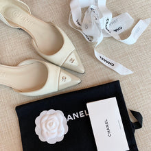 Load image into Gallery viewer, CHANEL FLATS 17
