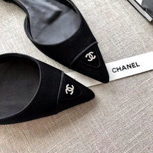 Load image into Gallery viewer, CHANEL FLATS 18
