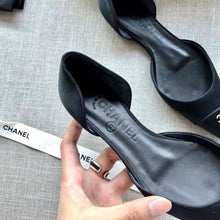 Load image into Gallery viewer, CHANEL FLATS 18
