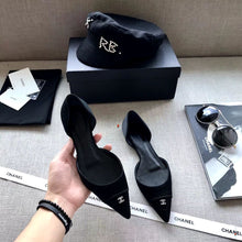 Load image into Gallery viewer, CHANEL FLATS 18
