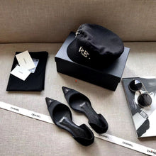 Load image into Gallery viewer, CHANEL FLATS 18

