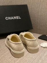 Load image into Gallery viewer, CHANEL FLATS 20
