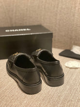 Load image into Gallery viewer, CHANEL FLATS 21

