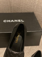 Load image into Gallery viewer, CHANEL FLATS 21

