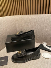 Load image into Gallery viewer, CHANEL FLATS 21
