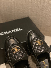 Load image into Gallery viewer, CHANEL FLATS 21
