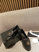Load image into Gallery viewer, CHANEL FLATS 21
