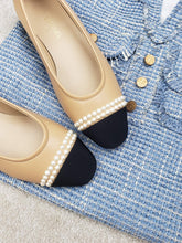 Load image into Gallery viewer, CHANEL FLATS 25
