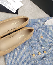 Load image into Gallery viewer, CHANEL FLATS 25
