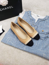 Load image into Gallery viewer, CHANEL FLATS 25
