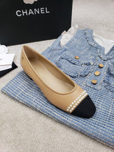 Load image into Gallery viewer, CHANEL FLATS 25
