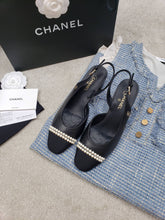 Load image into Gallery viewer, CHANEL FLATS 27
