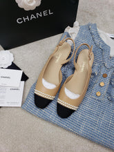 Load image into Gallery viewer, CHANEL FLATS 28
