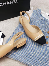 Load image into Gallery viewer, CHANEL FLATS 28
