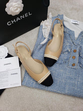 Load image into Gallery viewer, CHANEL FLATS 28

