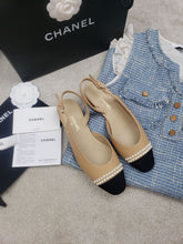 Load image into Gallery viewer, CHANEL FLATS 28
