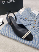 Load image into Gallery viewer, CHANEL FLATS 29
