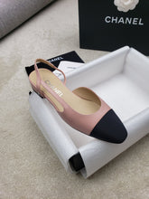 Load image into Gallery viewer, CHANEL FLATS 31
