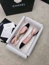 Load image into Gallery viewer, CHANEL FLATS 31
