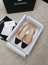 Load image into Gallery viewer, CHANEL FLATS 31
