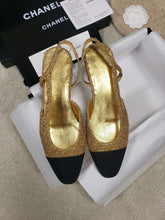 Load image into Gallery viewer, CHANEL FLATS 33
