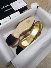 Load image into Gallery viewer, CHANEL FLATS 33
