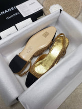 Load image into Gallery viewer, CHANEL FLATS 33
