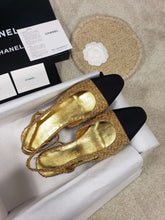 Load image into Gallery viewer, CHANEL FLATS 33
