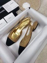 Load image into Gallery viewer, CHANEL FLATS 33
