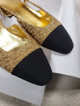Load image into Gallery viewer, CHANEL FLATS 33
