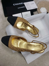 Load image into Gallery viewer, CHANEL FLATS 33
