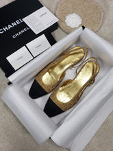 Load image into Gallery viewer, CHANEL FLATS 33
